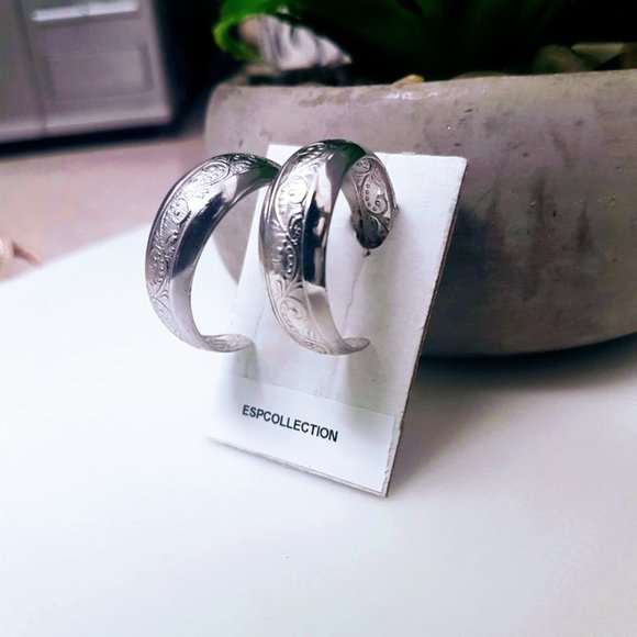 #J27  Mini Hoop Earrings - Picture 4 of 8